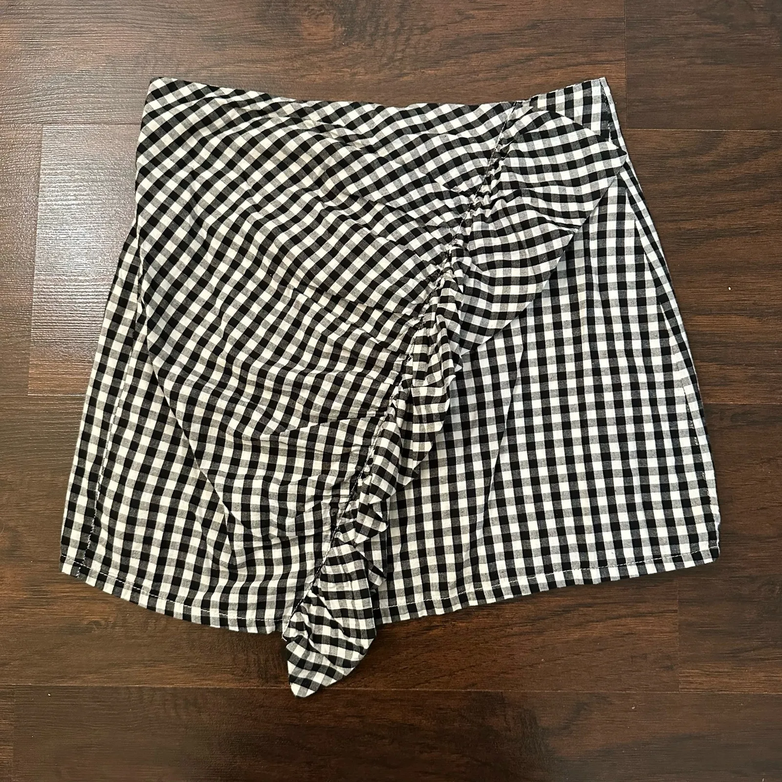 Lulu's Collegiate Class black & white gingham checkered mini skirt size S - Image 2