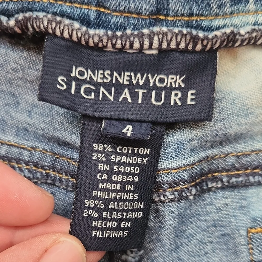 Jones New York Signature White Swirl Jeans Blue 4 - Image 2