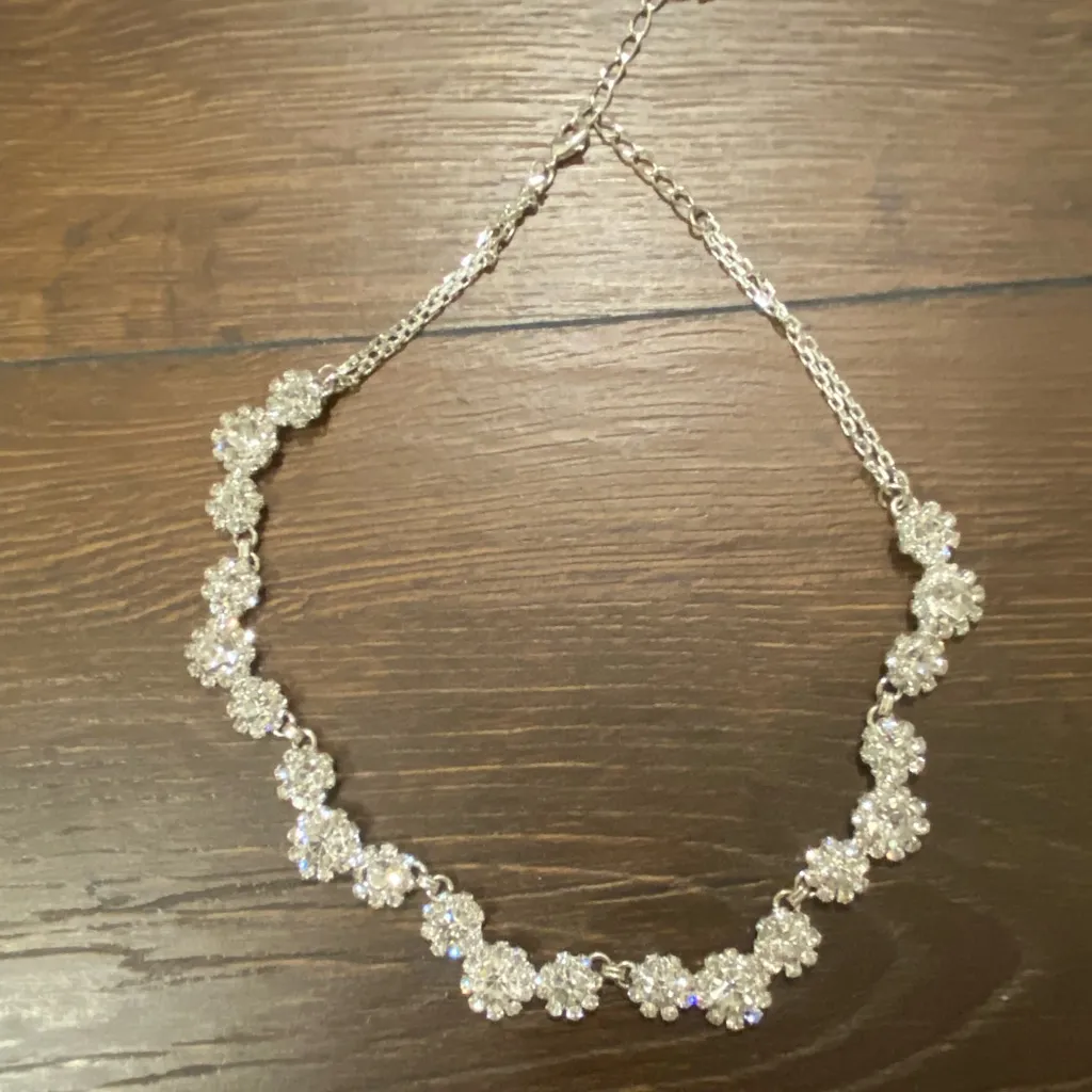 💜 Floral Clusters Diamond Sparkle Silver Necklace - Image 2