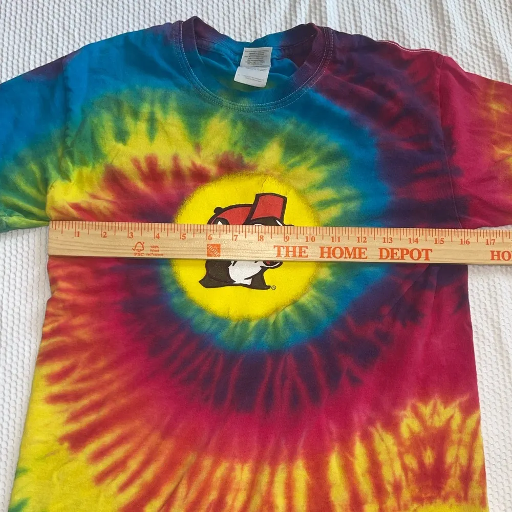 Buc-ee’s tie dye t-shirt tee peace love beaver nuggets size S - Image 4