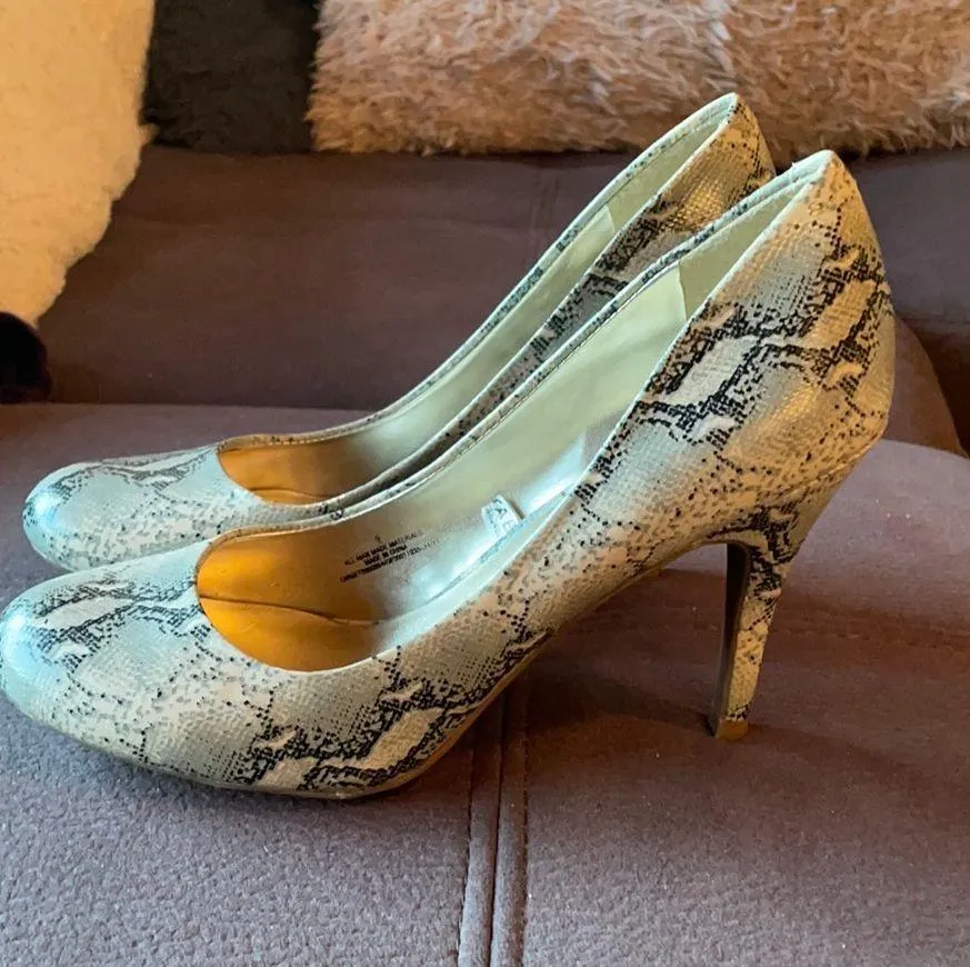 MOSSIMO Faux Snakeskin Heels Size 9 - Image 3