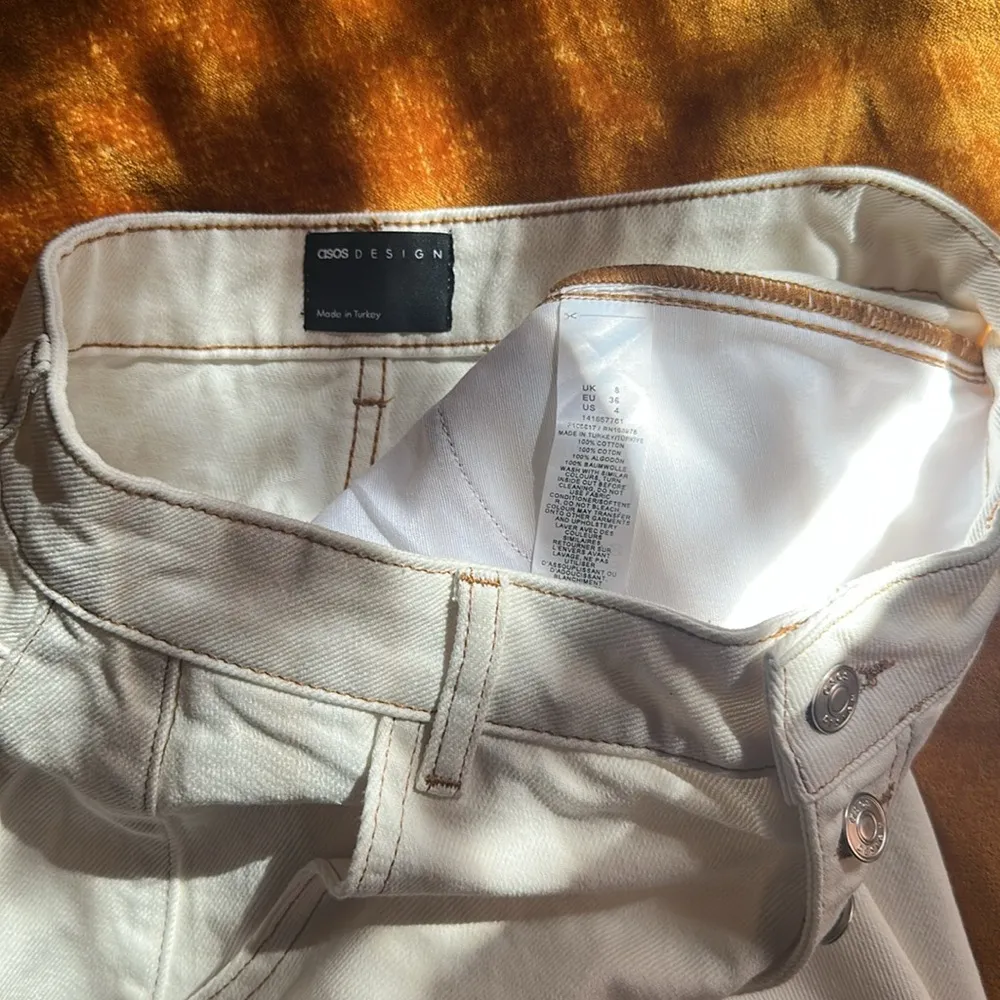 DESIGN cropped barrel leg jeans with button fly in ecru - Image 8