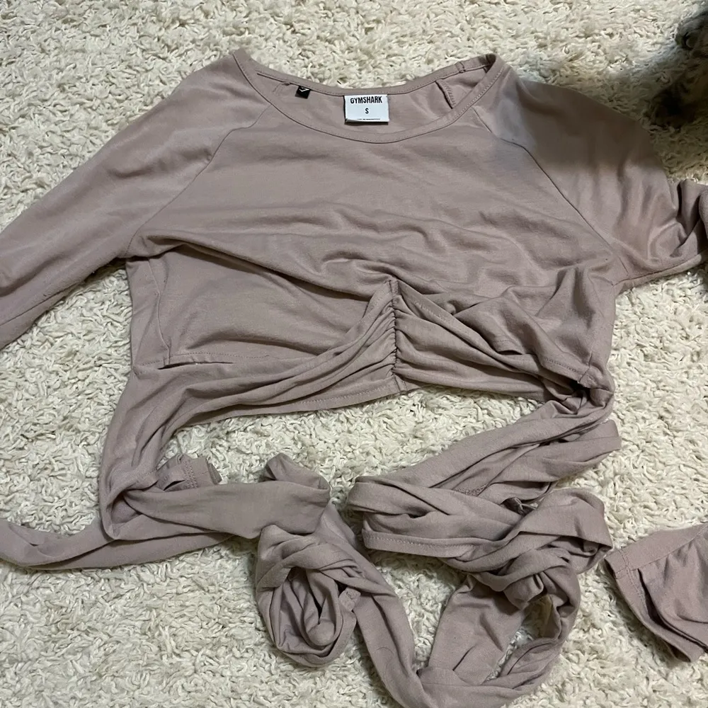 Gymshark wrap long sleeve cropped top size S - Image 2