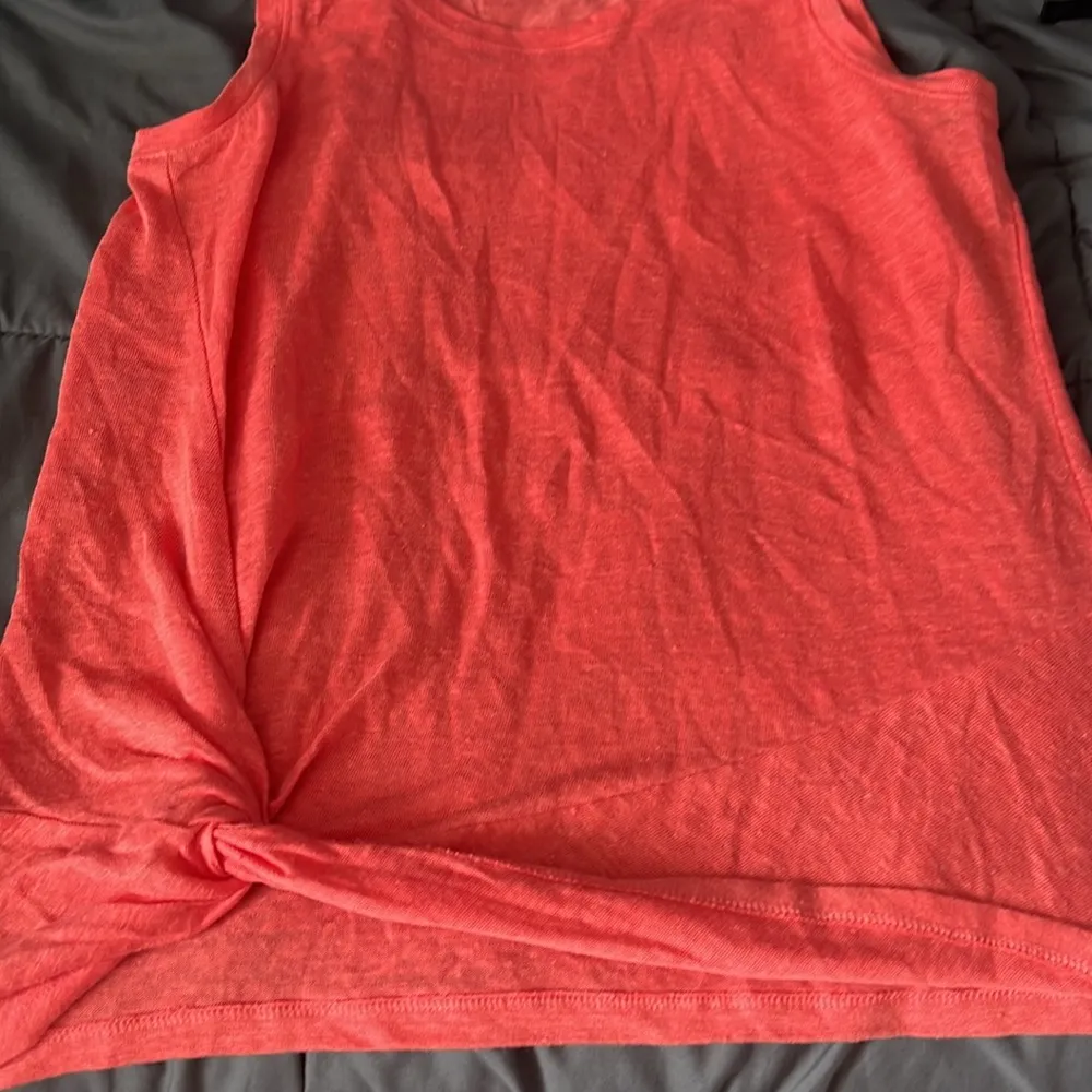 Athleta Twist Front Muscle TShirt Coral Size Medium - Image 8
