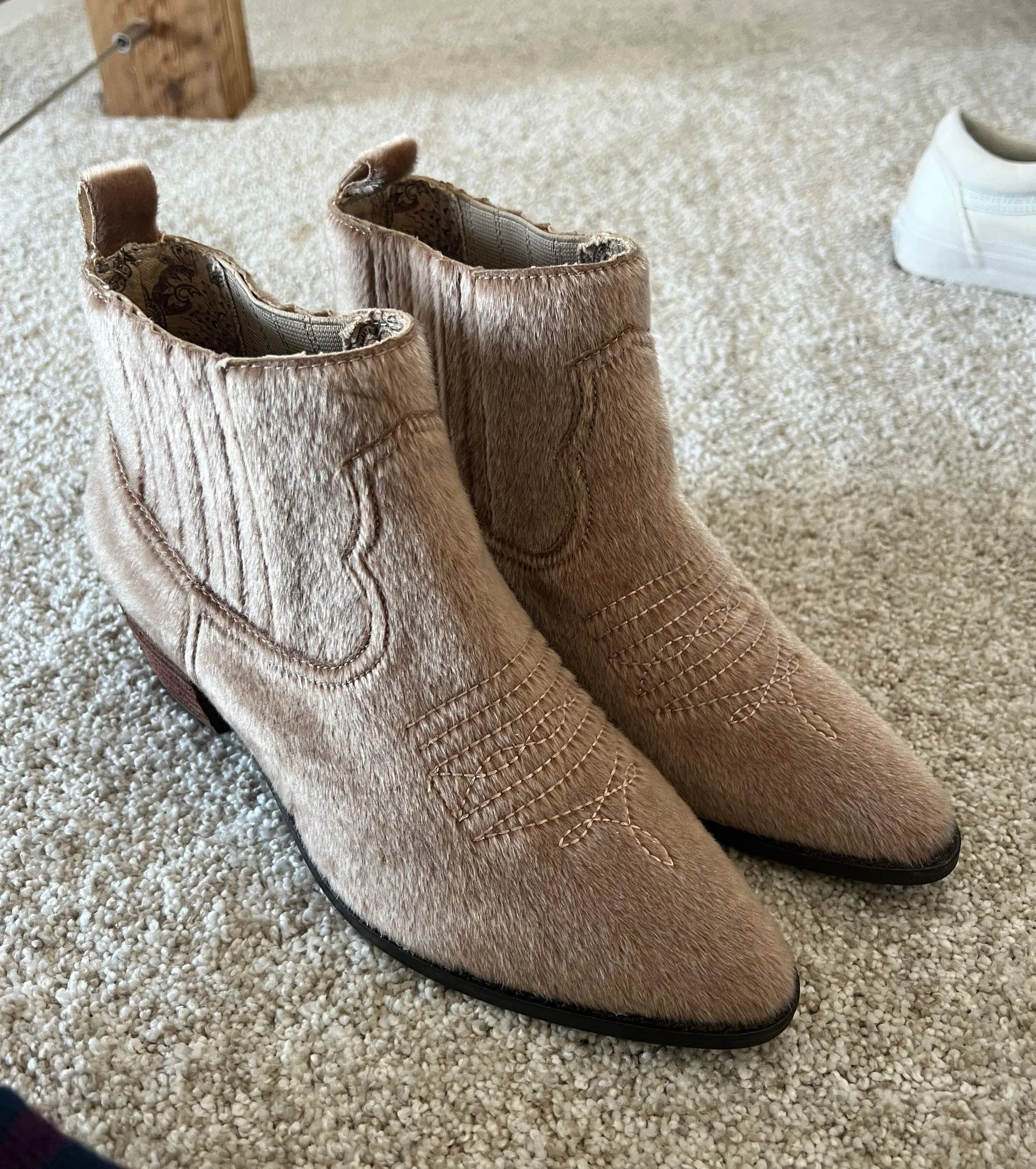 borderline velour booties - Image 2