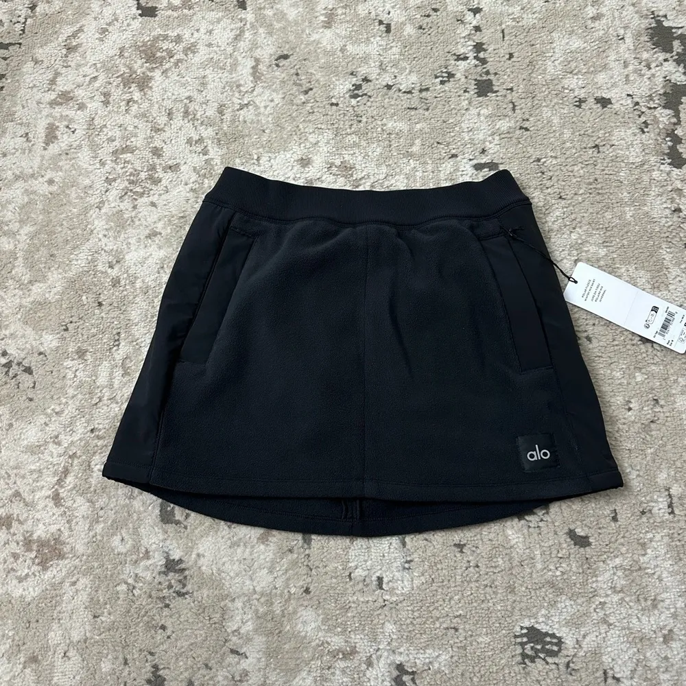 Alo Yoga Polar Fleece Wintry Mix Skirt Size Medium NWT - Black - Image 4