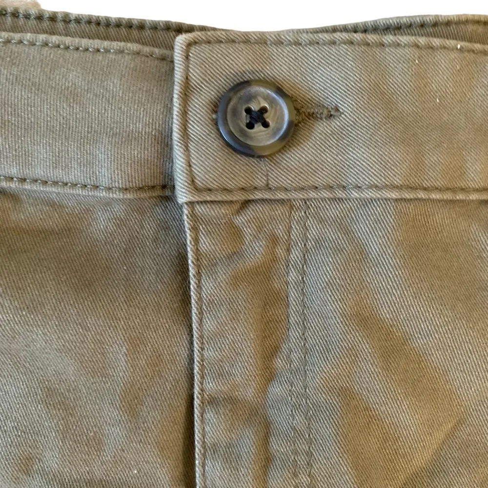 DIVIDED women's size 6 military green shorts - Image 4