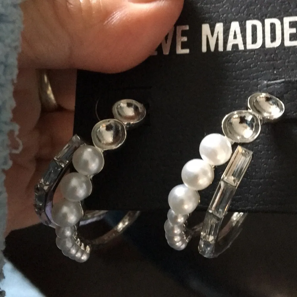 Steve Madden Pearl Baguette Crystal double hoops - Image 2