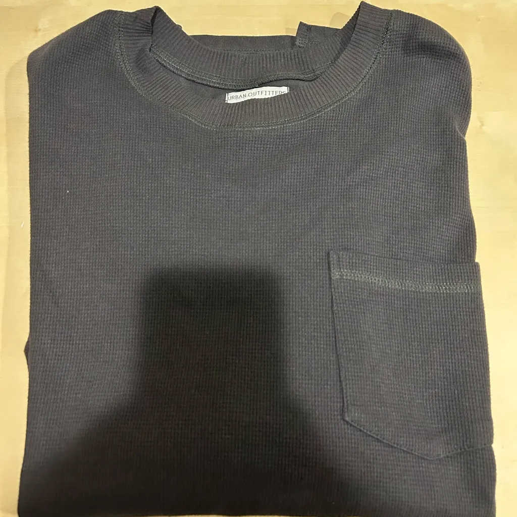 Urban Outfitters Women’s Oversized Black Waffle Knit Top with Pocket NWT - Image 4