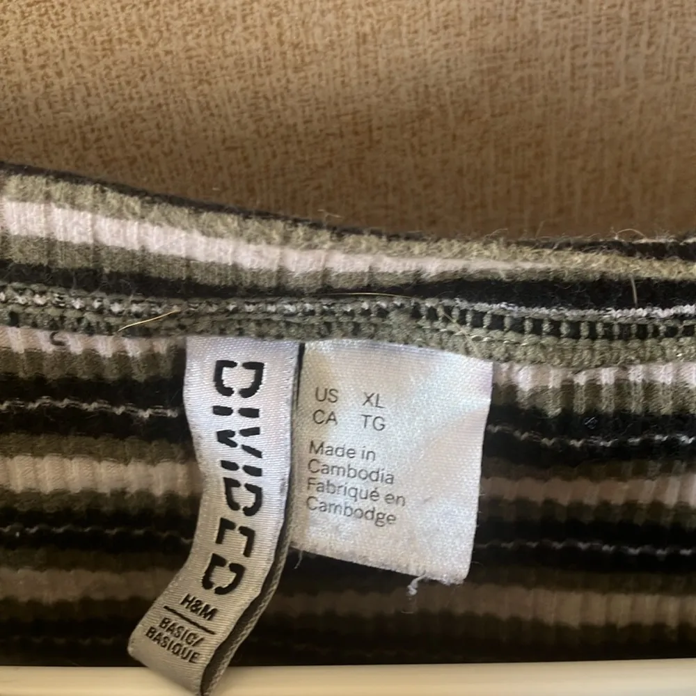 Cropped Divided Monochrome Striped Tee xl - Image 2