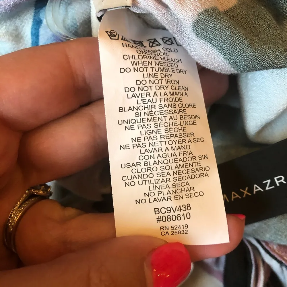 BCBG max azria plunge printed jumpsuit size small - Image 7