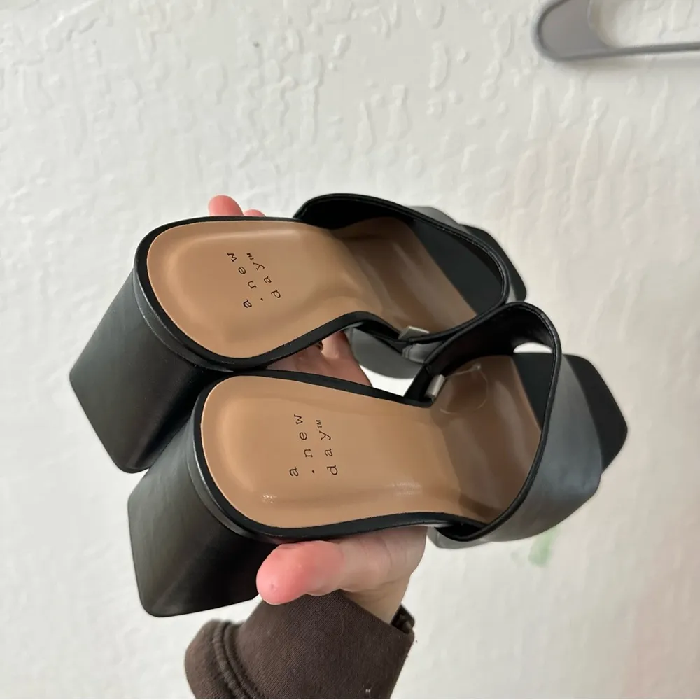 Black Vira Mule Block Sandal Heel Size 10 - Image 2