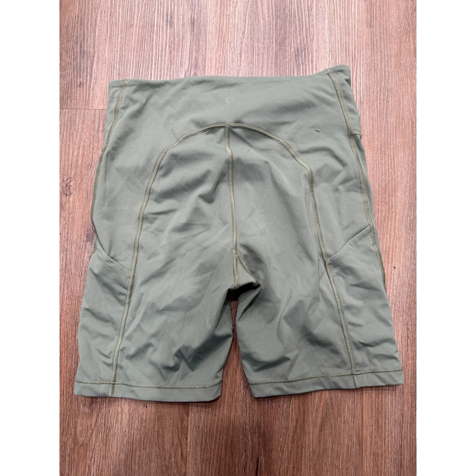 Athleta Ultimate Stash Pocket 7 Inch Shorts Olive Green Womens Size M Athletic - Image 3