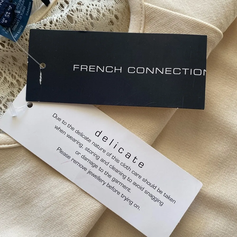 French Connection Cream Viven Cap
Sleeve Lace Back Stretch Bodycon Mini Sz 2 - Image 10