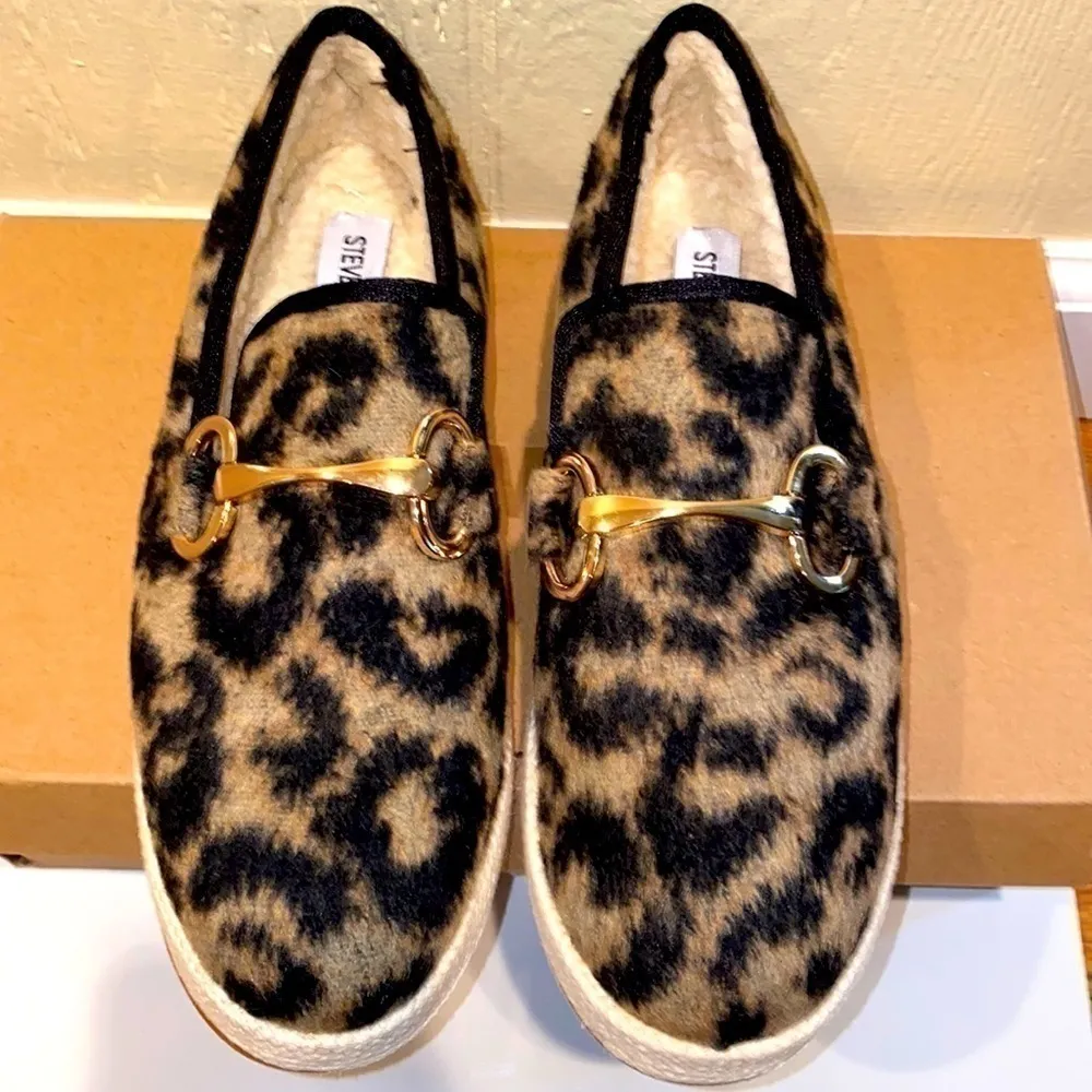 Steve Madden Paxtyn leopard fabric loafer with faux fur lining. Size 7. NWT/Box. - Image 4