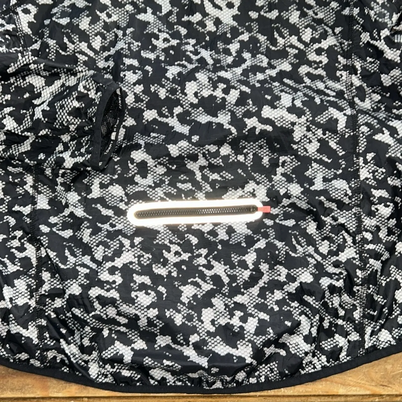 Tommy Hilfeger Sport Women’s Full Zip Black Camo Hooded Windbreaker Size Large - Image 9