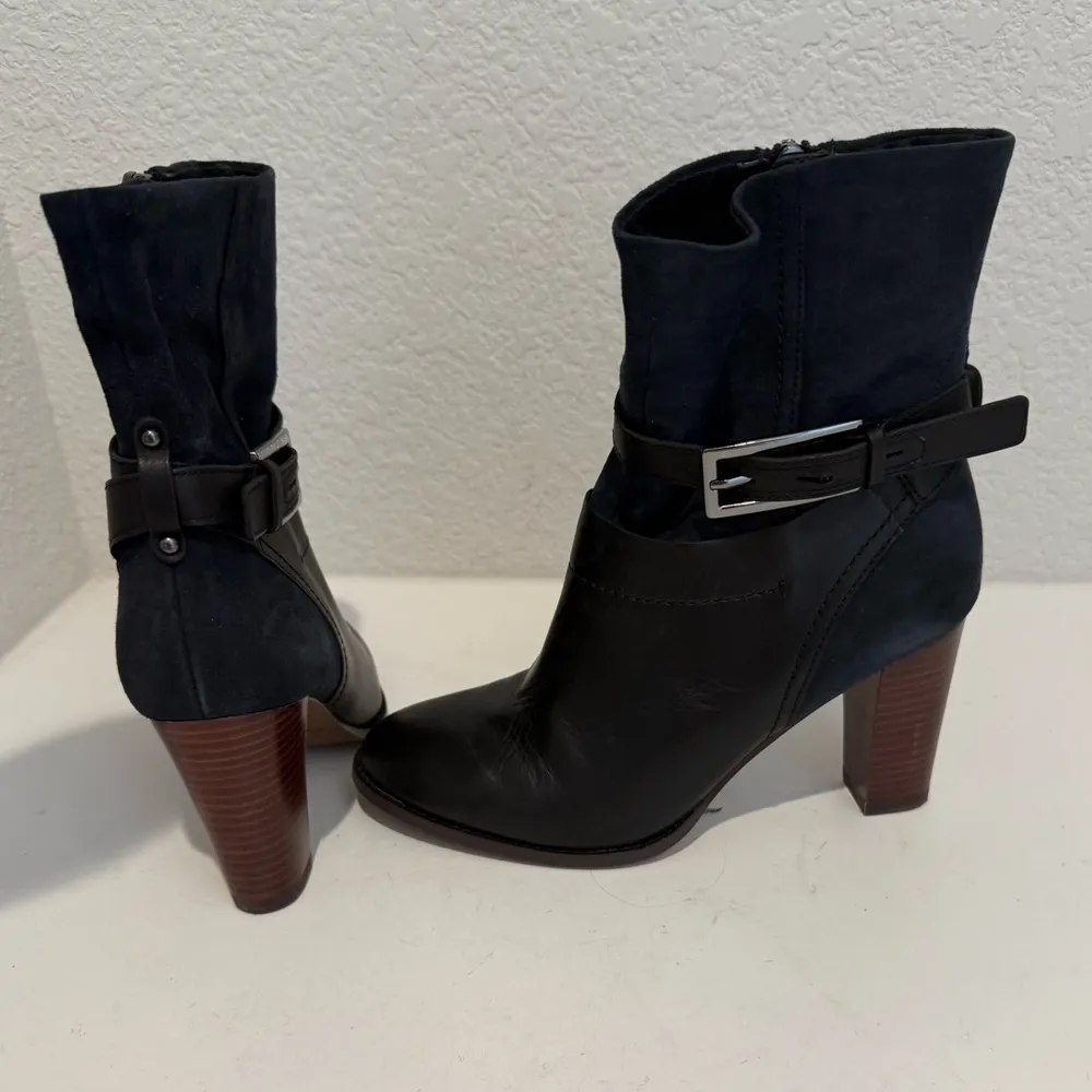 Clarks Kacia Garnet Buckled Ankle Boots Navy Blue Suede and Leather Size 8.5 - Image 5