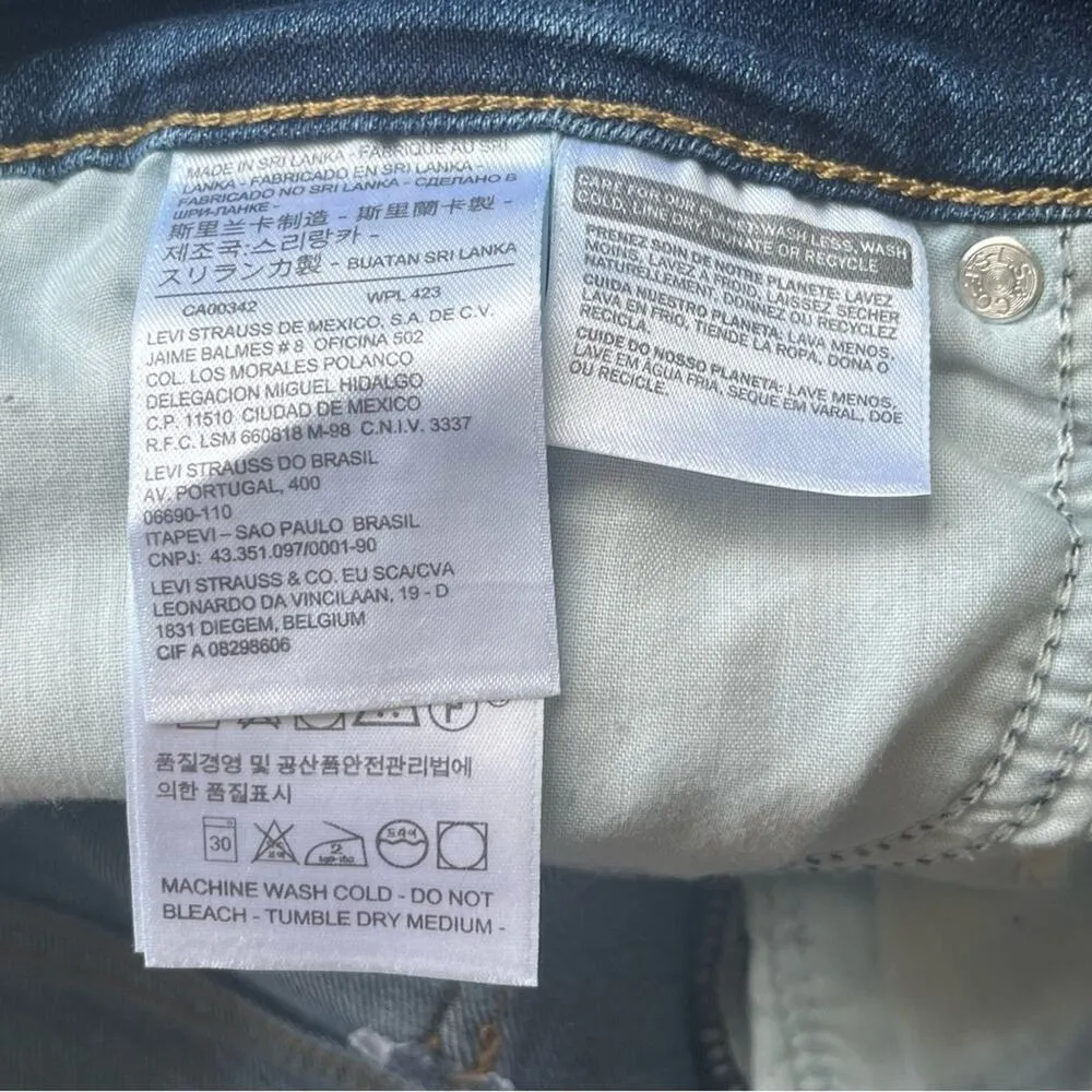 Levi Strauss & Co 711 Skinny Distressed Jean Size 31 - Image 4