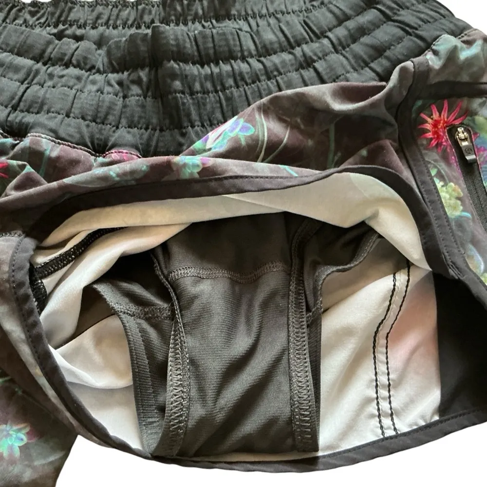 Lululemon 6 tracker short curious jungle floral green red black running yoga - Image 5