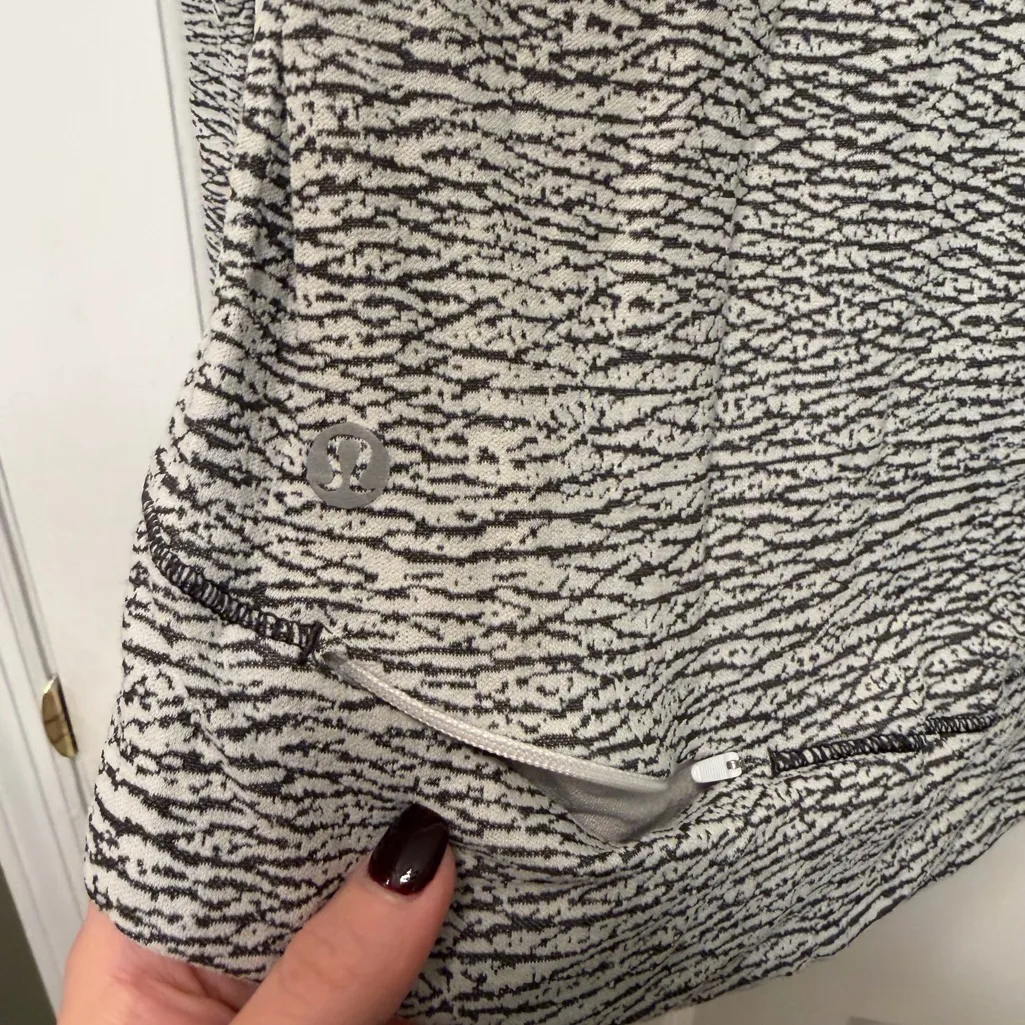 Lululemon Squad Goals Hoodie Size 4 - Image 4