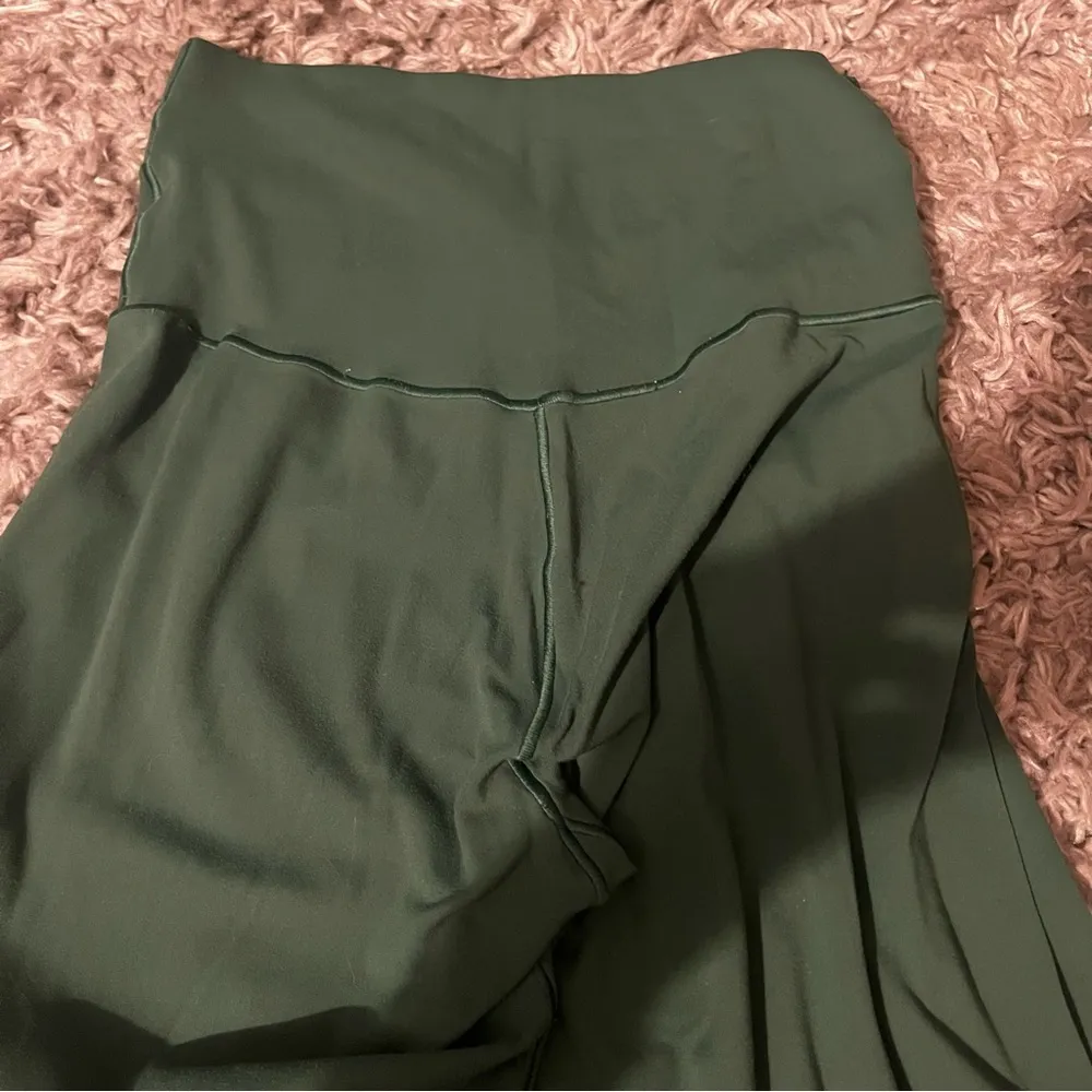Offline by aerie emerald green leggings size small - Image 4