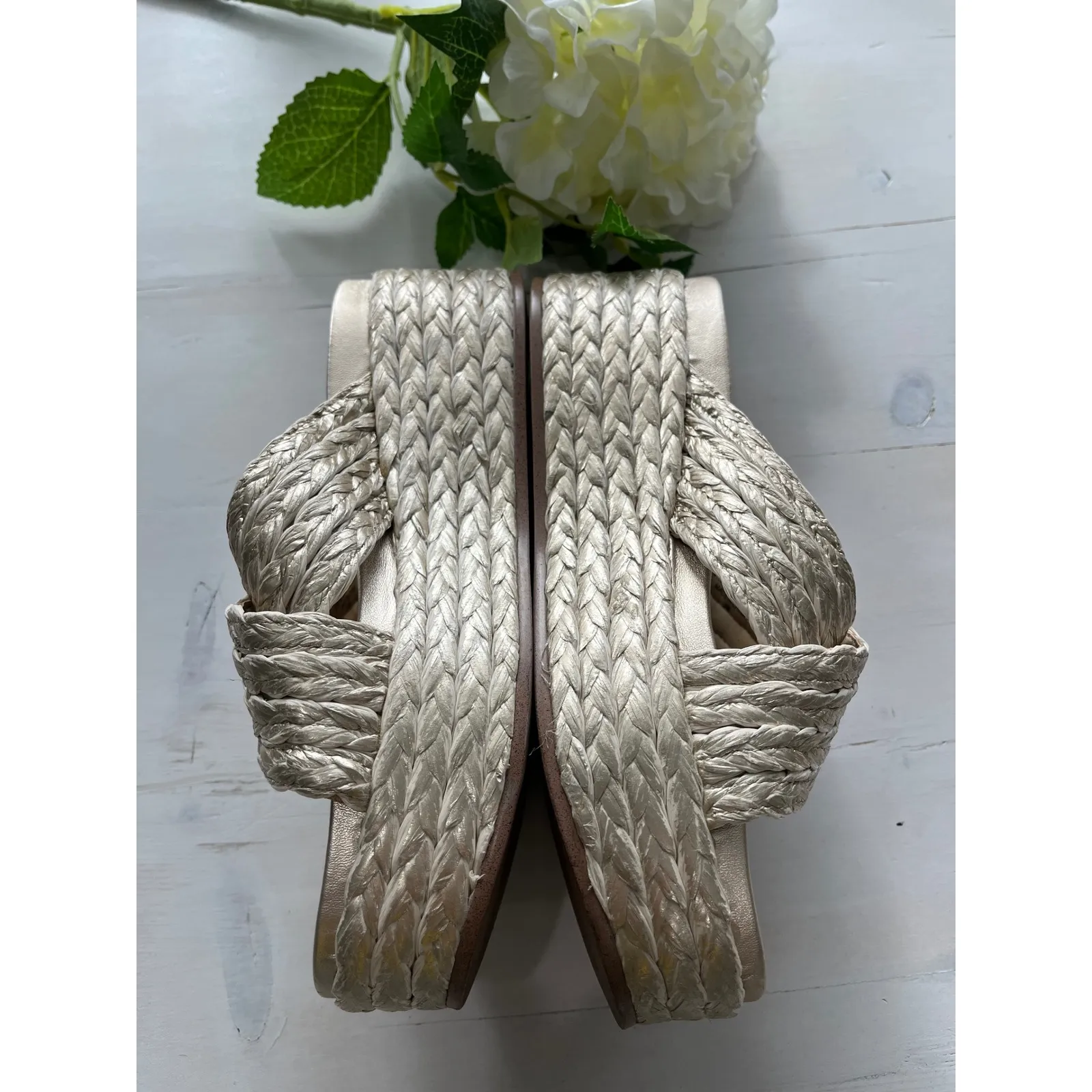 J/Slides NYC Gold Woven Cross Strap‎ Platform Wedge Sandals Size 6 - Image 3