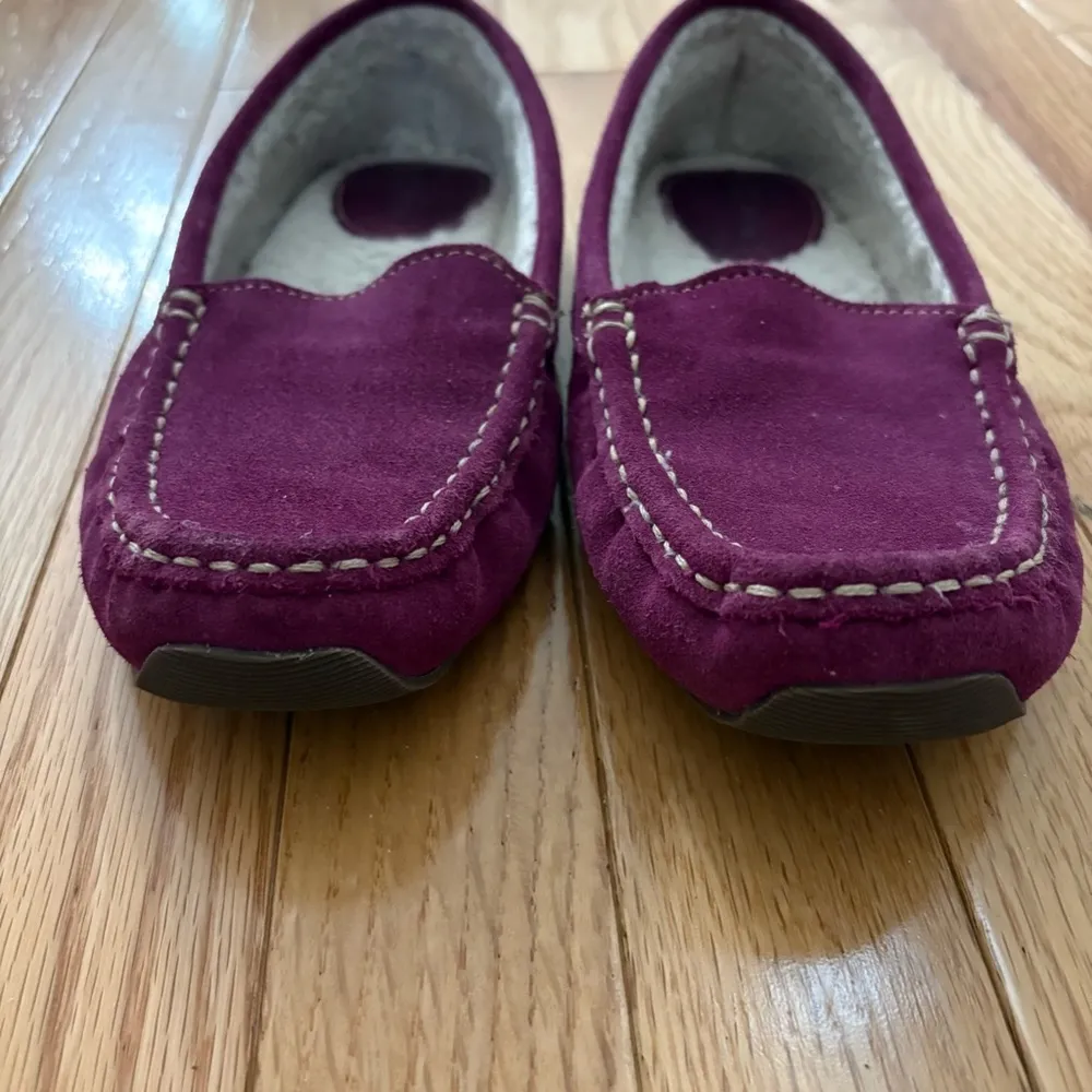 L.L.Bean Women's Wicked Good Moccasin Slippers in a dark purple color Size 6 - Image 2