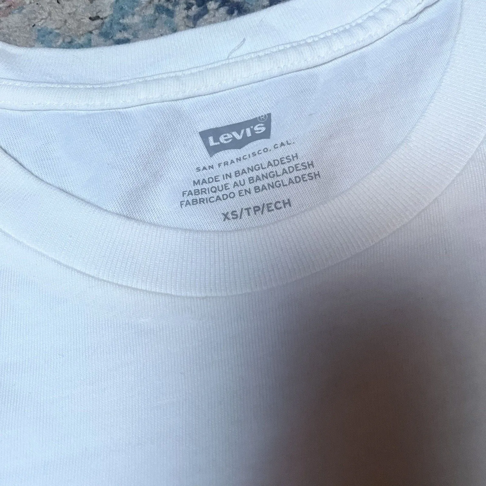 LEVIS T Shirt Size XS White EUC Flowers Label Women Basic - Image 6