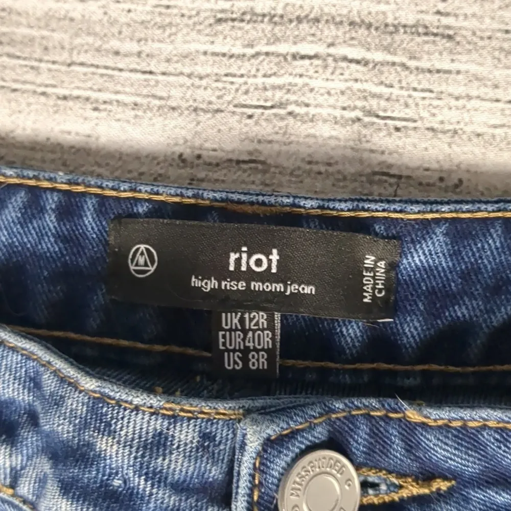 Missguided  riot high rise mom Jeans size 8 - Image 2