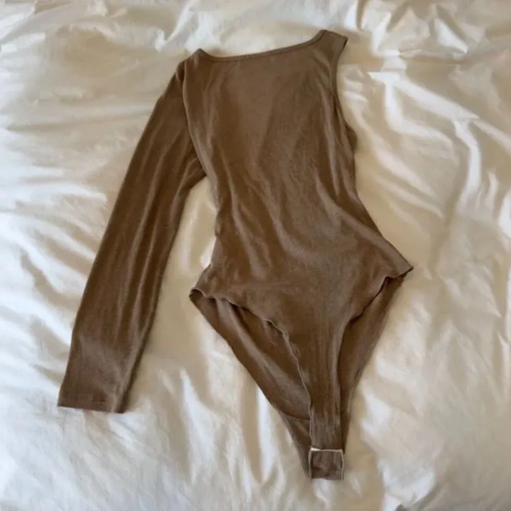 LNA | Revolve | Bazon Rib Bodysuit in Mushroom - Image 11