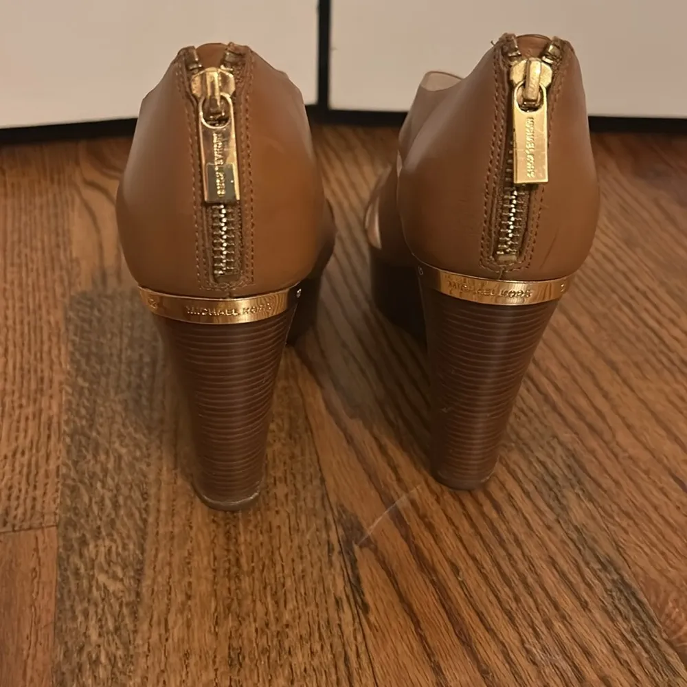 Michael Michael Kors Leather Platform Wedge Sandal Size 8 - Image 4