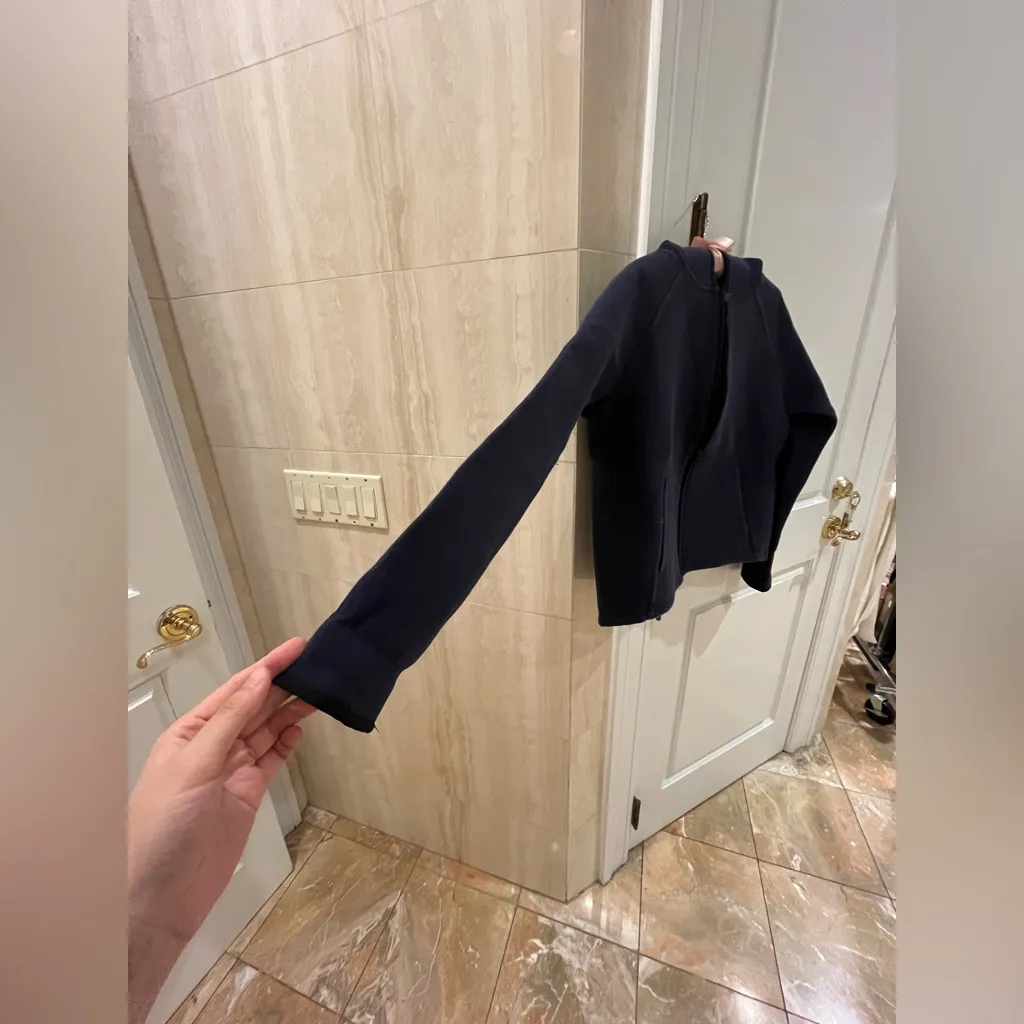 Lululemon  women jacket size 6 - Image 6