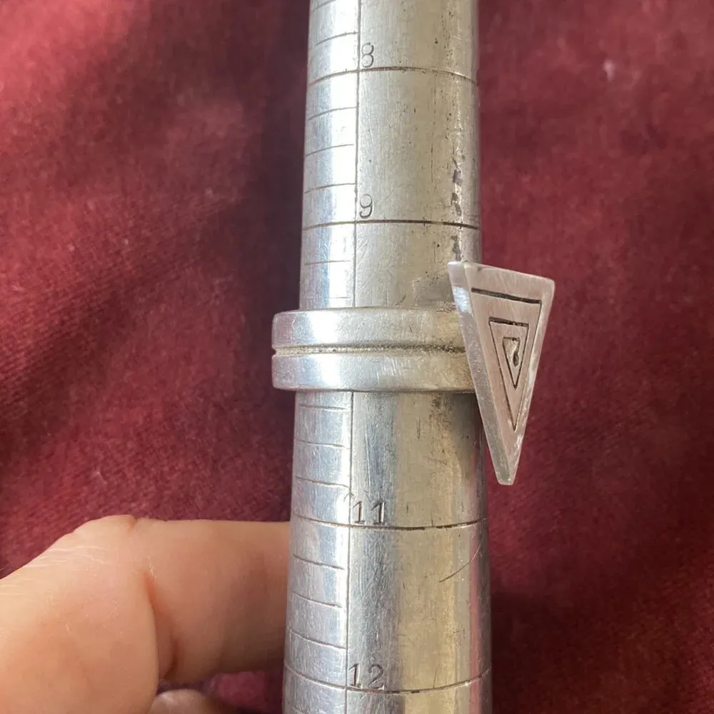 Sterling silver rustic triangle ring - Image 9