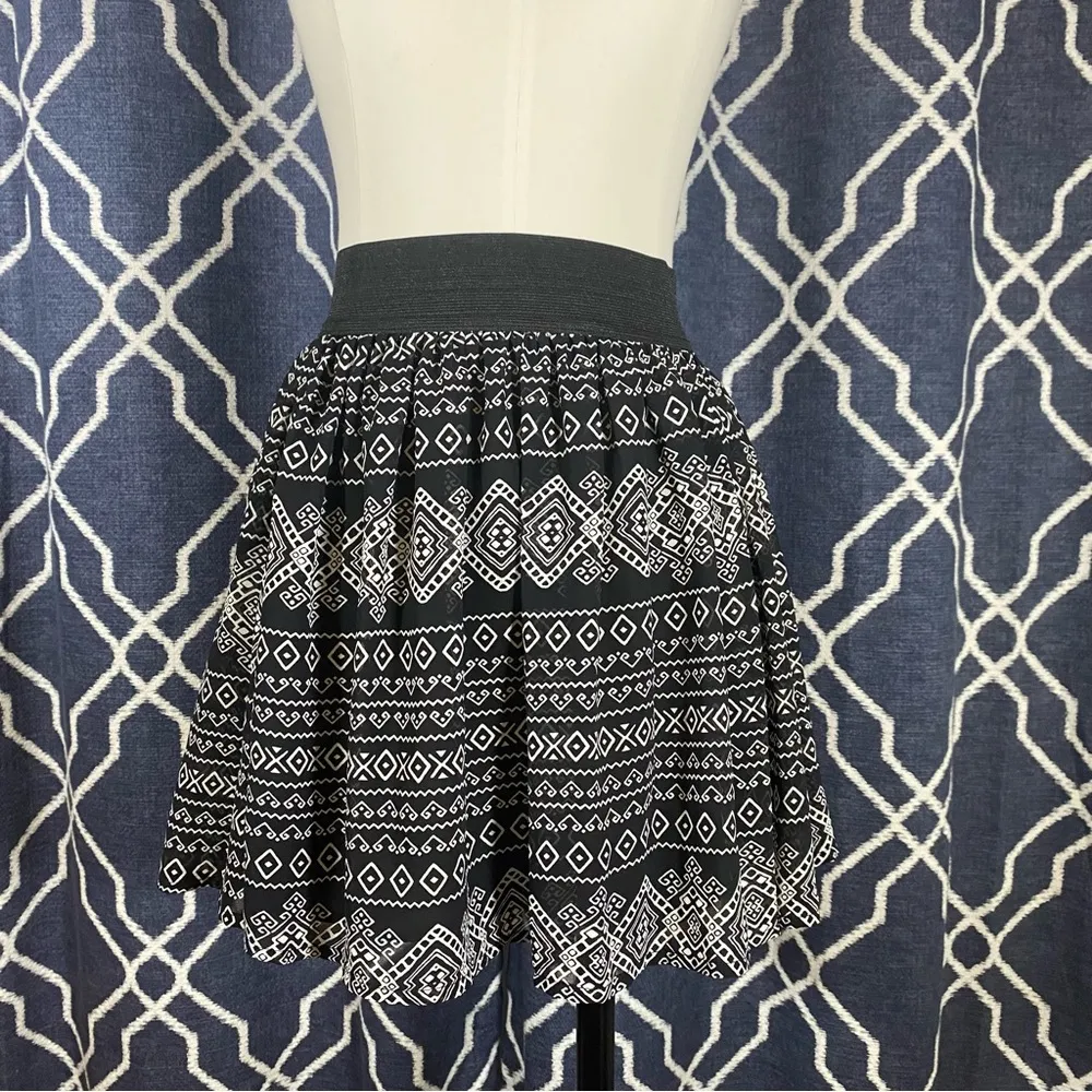 Geometric Pattern Flowy Skirt - Image 3