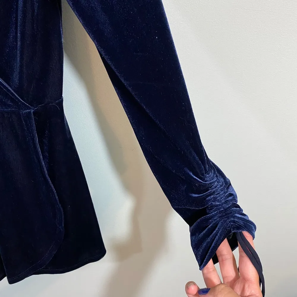 Urban Outfitters Women's Blue Goldmine Velvet Romper Size XS - Image 8