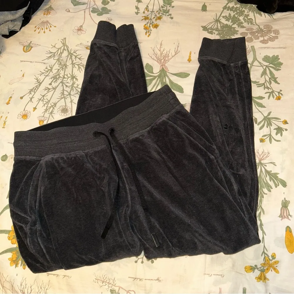 Lululemon Warm Down Jogger *Velour
Heathered Black - Image 5