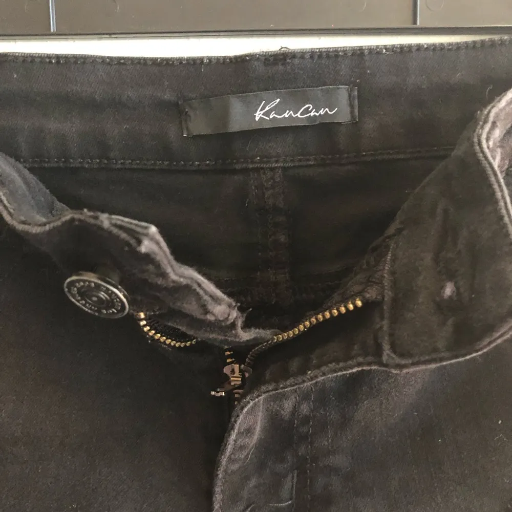 KanCan Shorts Distressed Black Denim Rolled Up Shorts Sz 5/26 EUC Style KC6036BK - Image 6