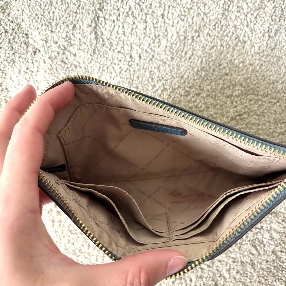 Michael Kors Classic Wristlet Wallet Card Holder Brown Tan MK Print Logo Luxury - Image 5