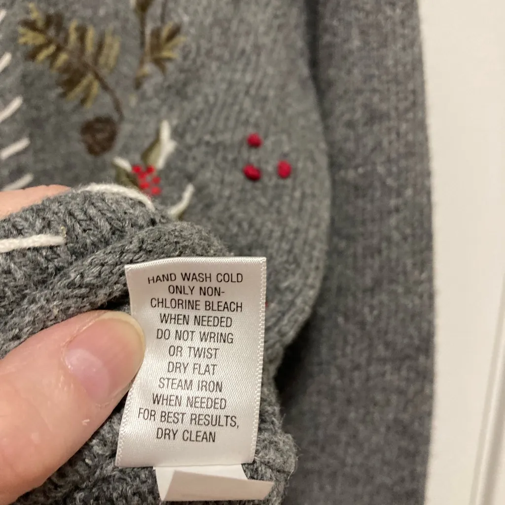 Croft & Barrow Gray Embroidered Floral Silk Blend Zip Up Cardigan Sweater - Image 4