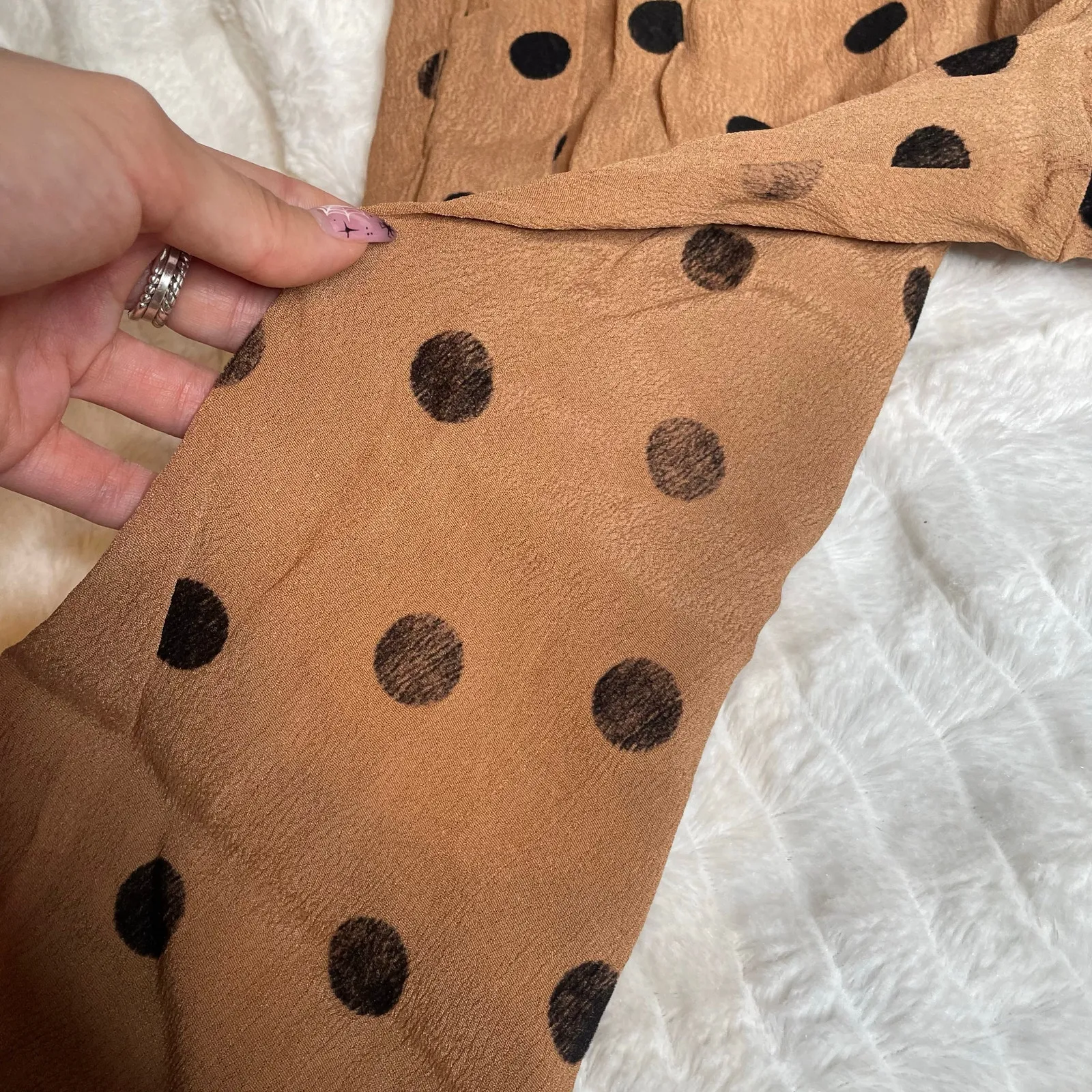 BEACH RIOT Avery Tan Velvet Polka Dot Pant Pull On Medium Elastic Waist Cropped - Image 6