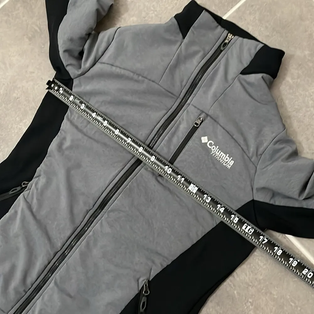 Columbia Ghost Mountain Full-Zip Jacket size Small - Image 10
