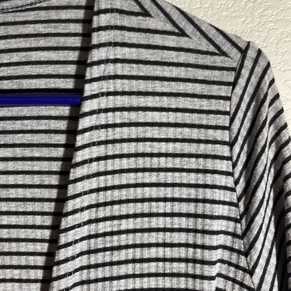 Lularoe Sarah Duster Kimono Black Gray Stripe Size Med EUC/NC #1998 - Image 2