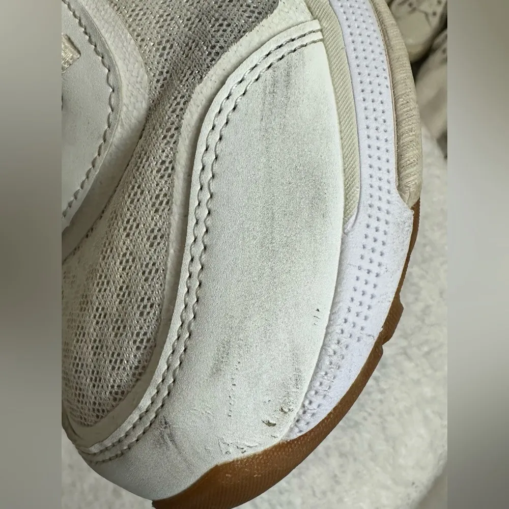 Vionic Women’s Walk Strider White and Cream walking Shoes with Mesh Support - Image 10