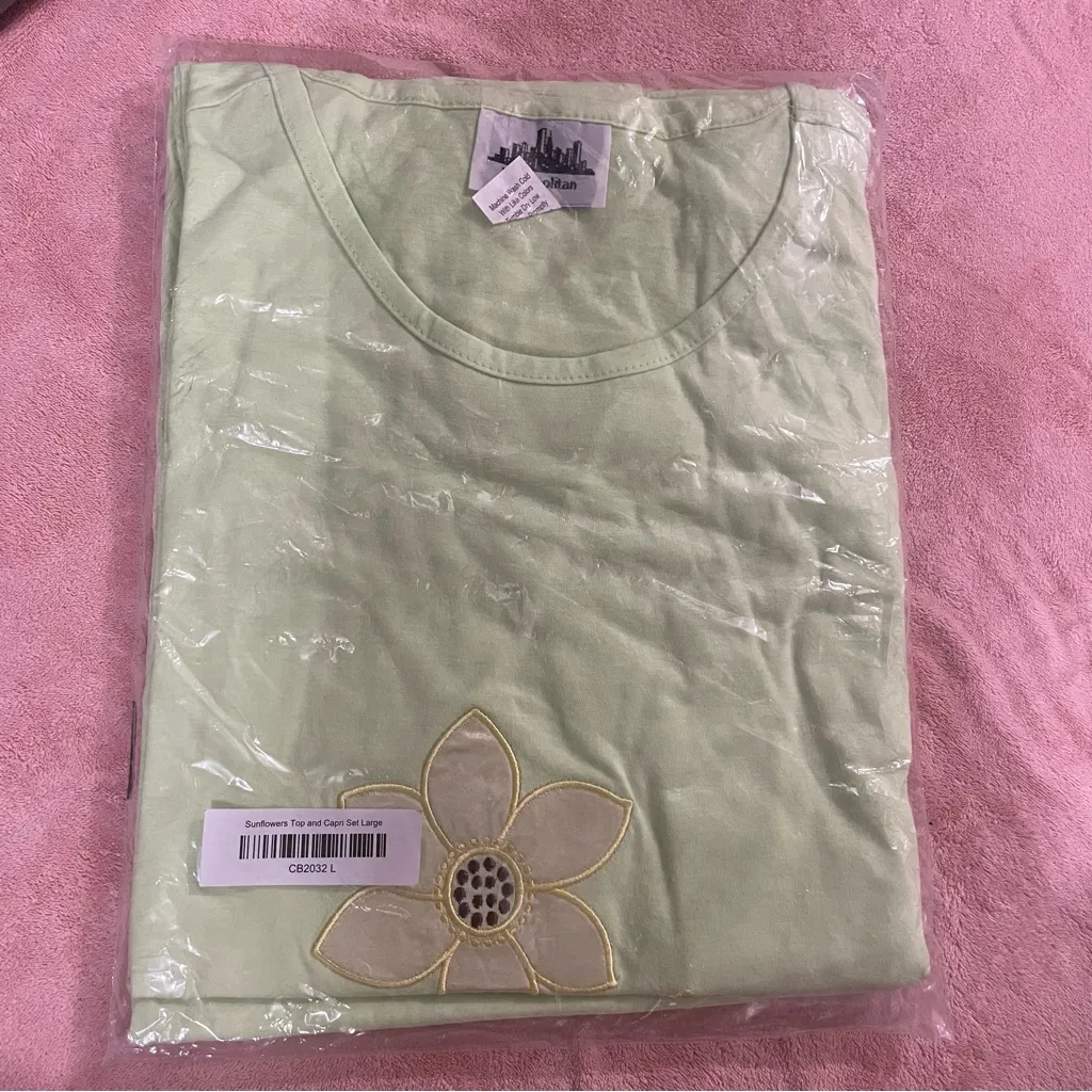 NWT Country Store Sunflowers Top and Capri Set | Size: Large Green - Image 2