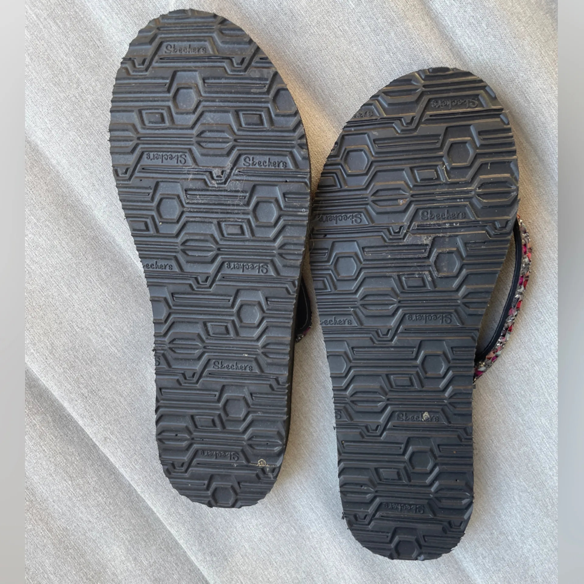 Skechers Black Bejeweled yoga foam Flip Flops Size 8/ 9 New comfortable - Image 3