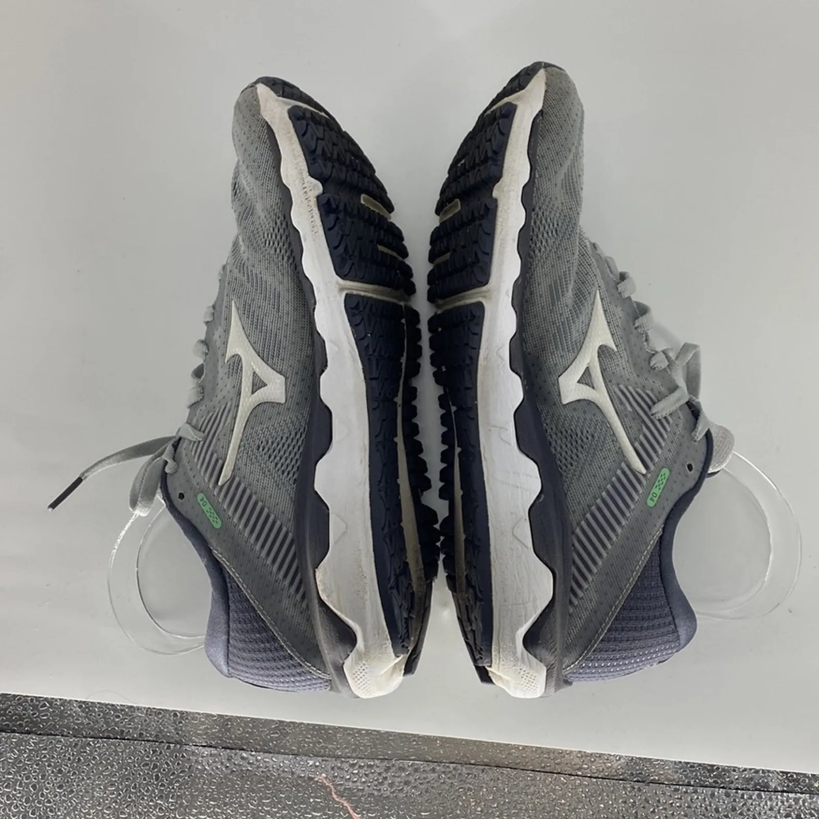 Mizuno wave horizon 4 grey green size 7.5 walking casual commuter running - Image 8