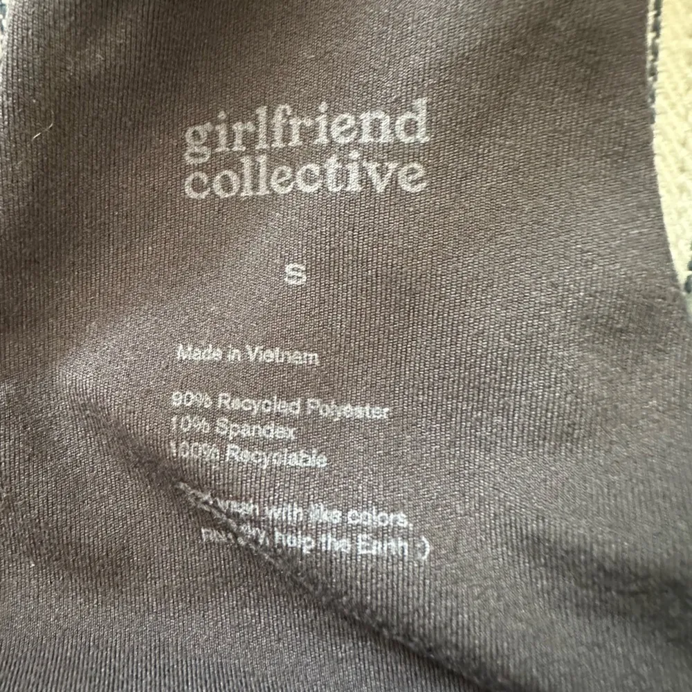 Girlfriend collective charcoal grey workout set size small - Image 7