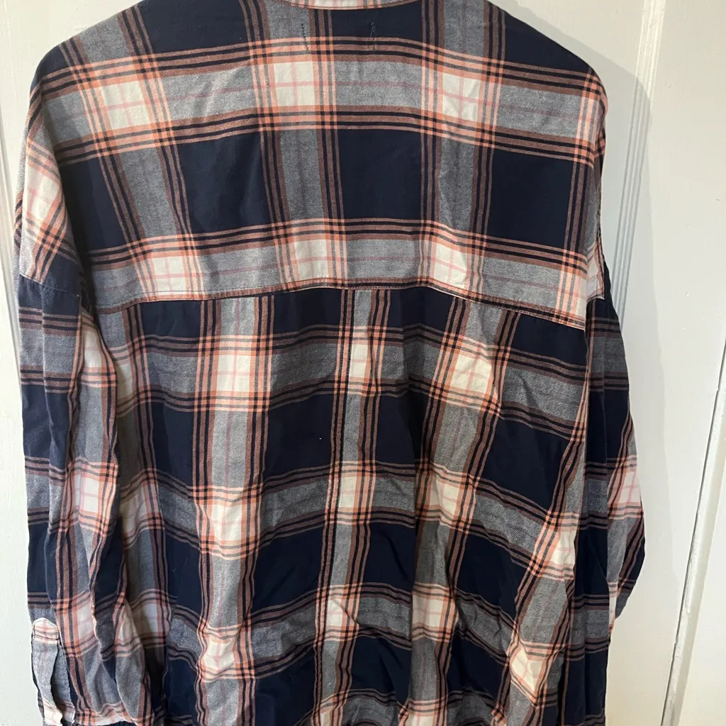 Old Navy Blue and Red Oversized Button Down Shirt - Image 5