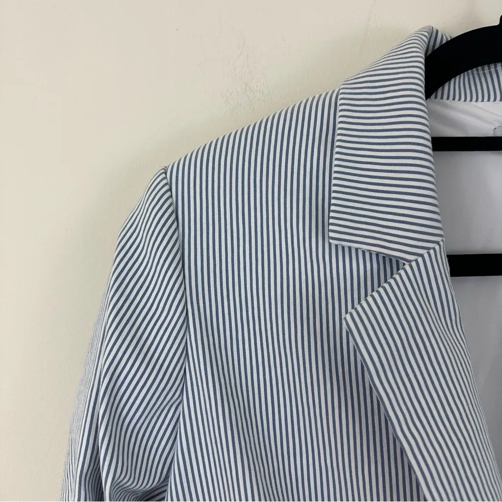 Carolina Belle Blue and White Pinstriped Button Front Blazer Jacket Size Small - Image 2