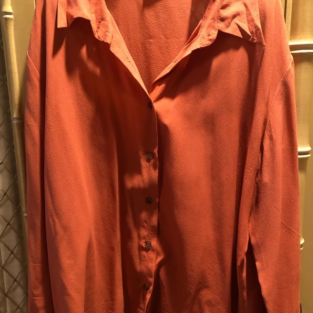 Banana Republic Silk Blouse -size large - Image 3